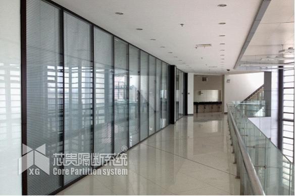 东方航空见证西安移动隔断